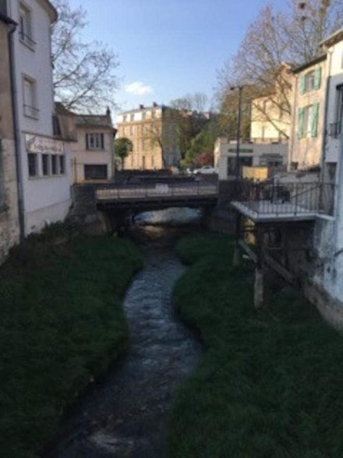 Au Chevet Des Canaux De Verdun Verdun-sur-Meuse Exterior foto